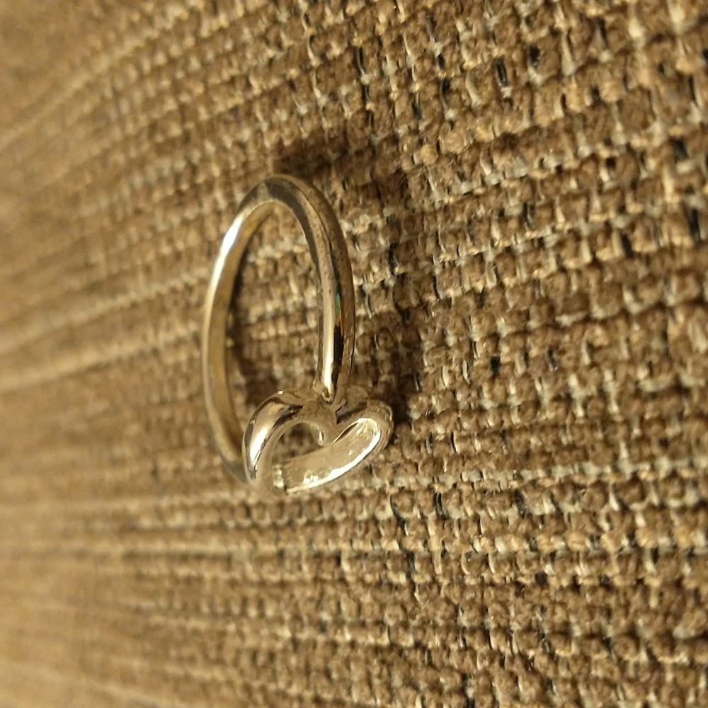 Pretty silver heart ring - Picture 6 of 6